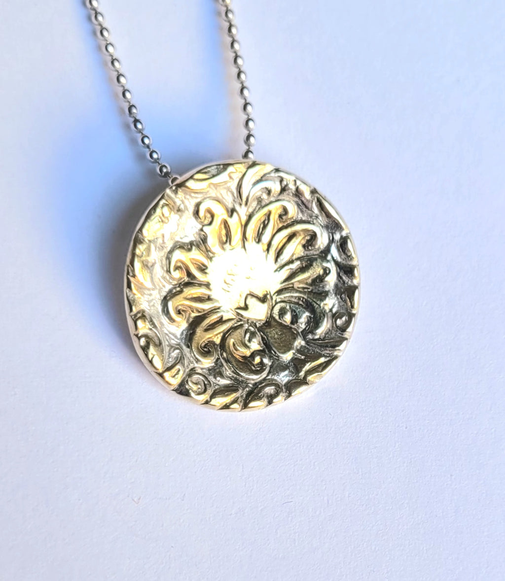 Feinsilber-Medaillon vergoldet | Blumenmuster | Ø 2,55cm Unikat