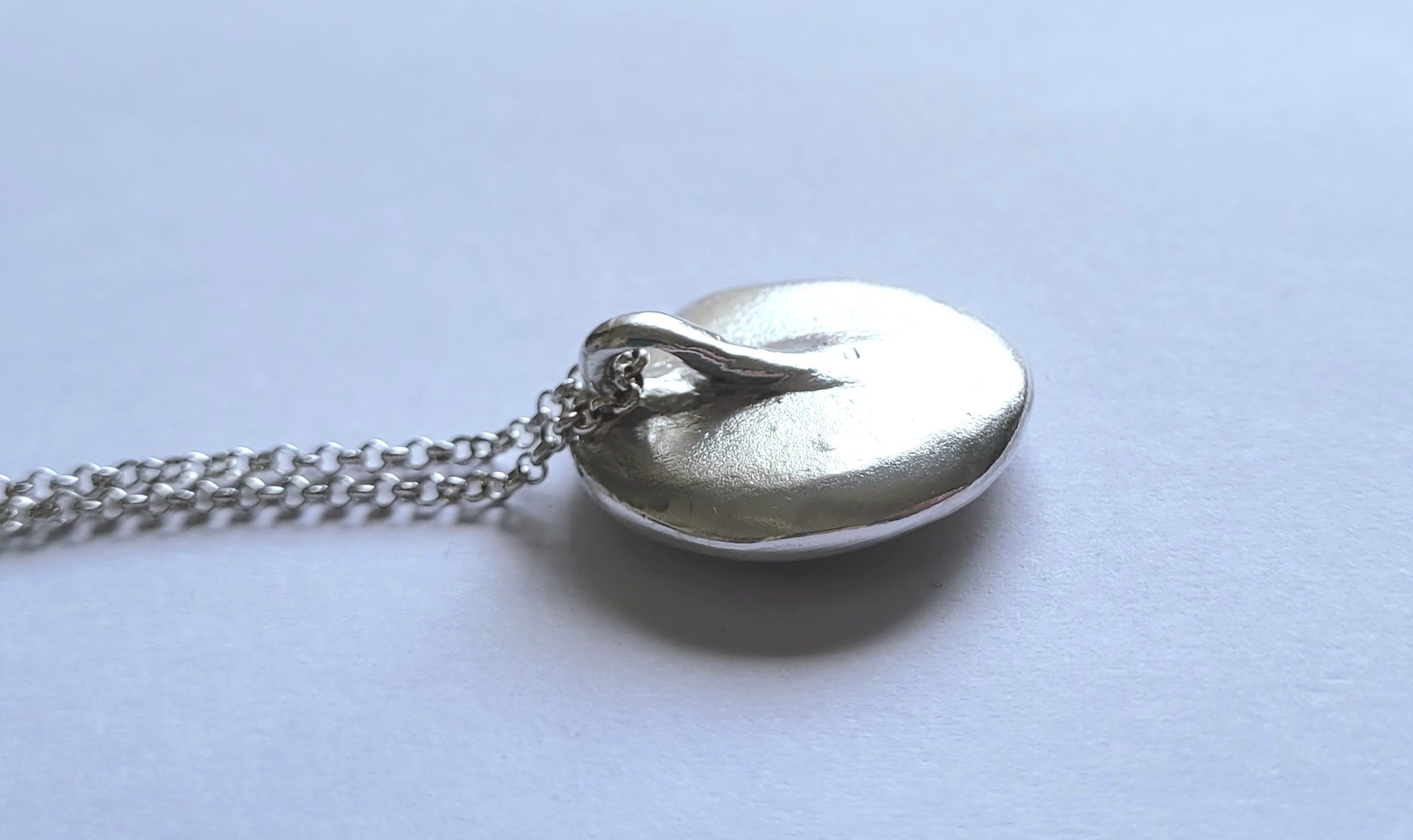 Feinsilber-Medaillon vergoldet | Blumenmuster | Ø 2,25cm Unikat