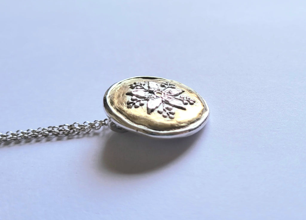 Feinsilber-Medaillon vergoldet | Blumenmuster | Ø 2,25cm Unikat