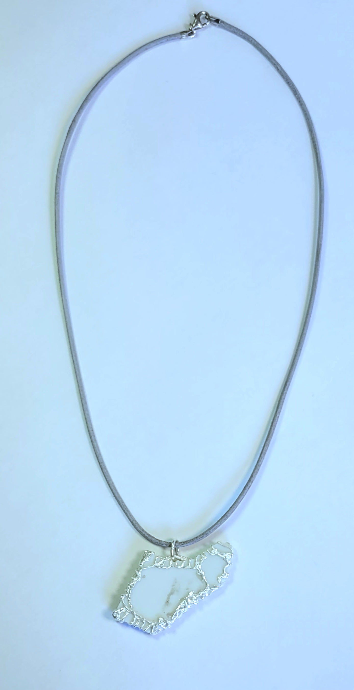 Porzellan-Kettenanhänger blau-weiß breit | Silberfassung | Unikat