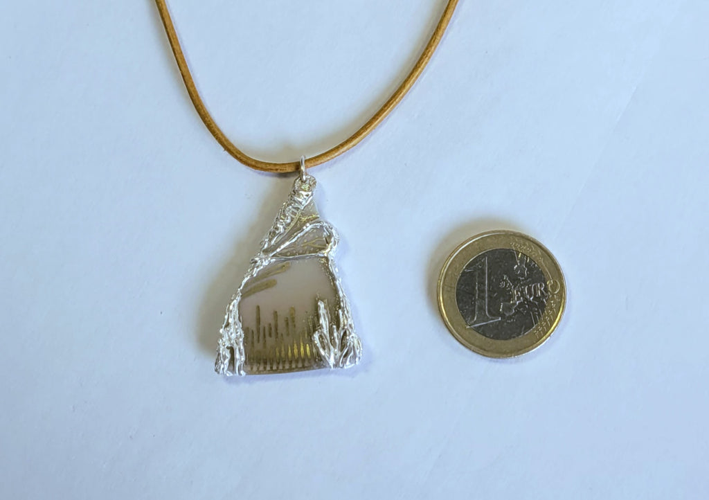 Porzellan-Kettenanhänger beige-gold | Silberfassung | Einzelstück