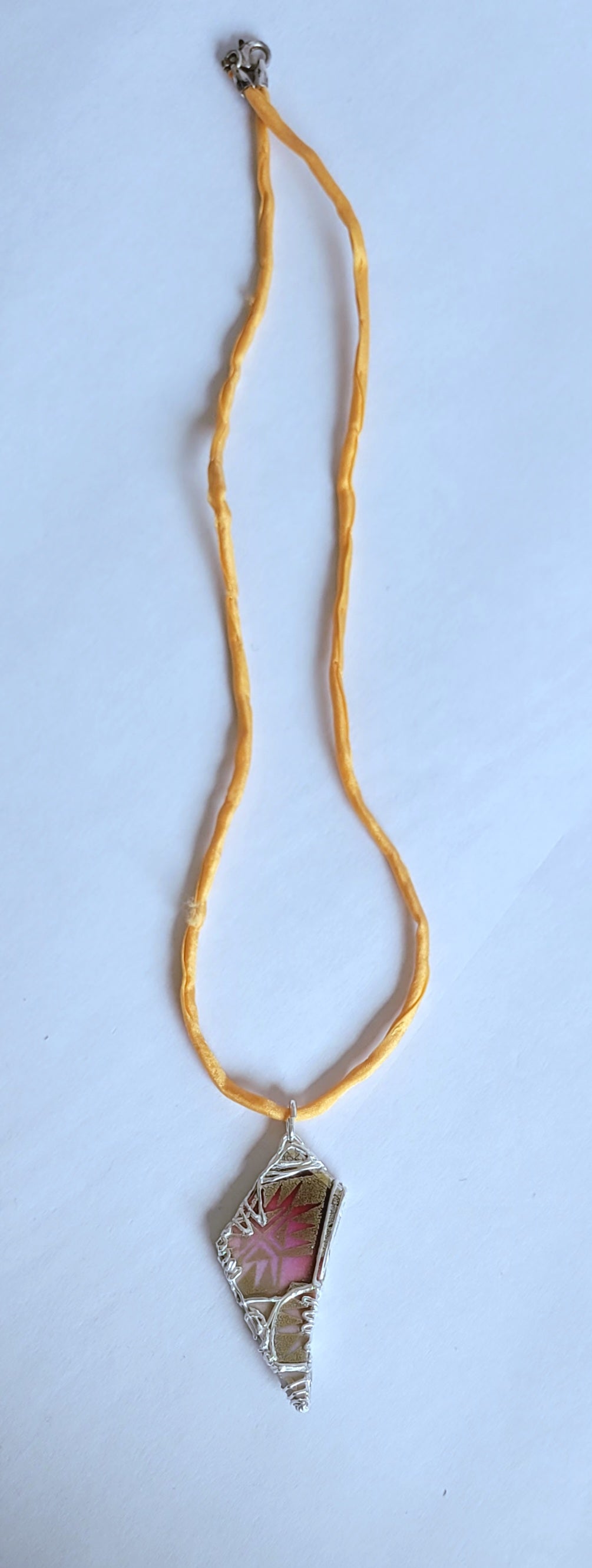 Porzellan-Kettenanhänger rot-gold | Silberfassung | Unikat Handarbeit