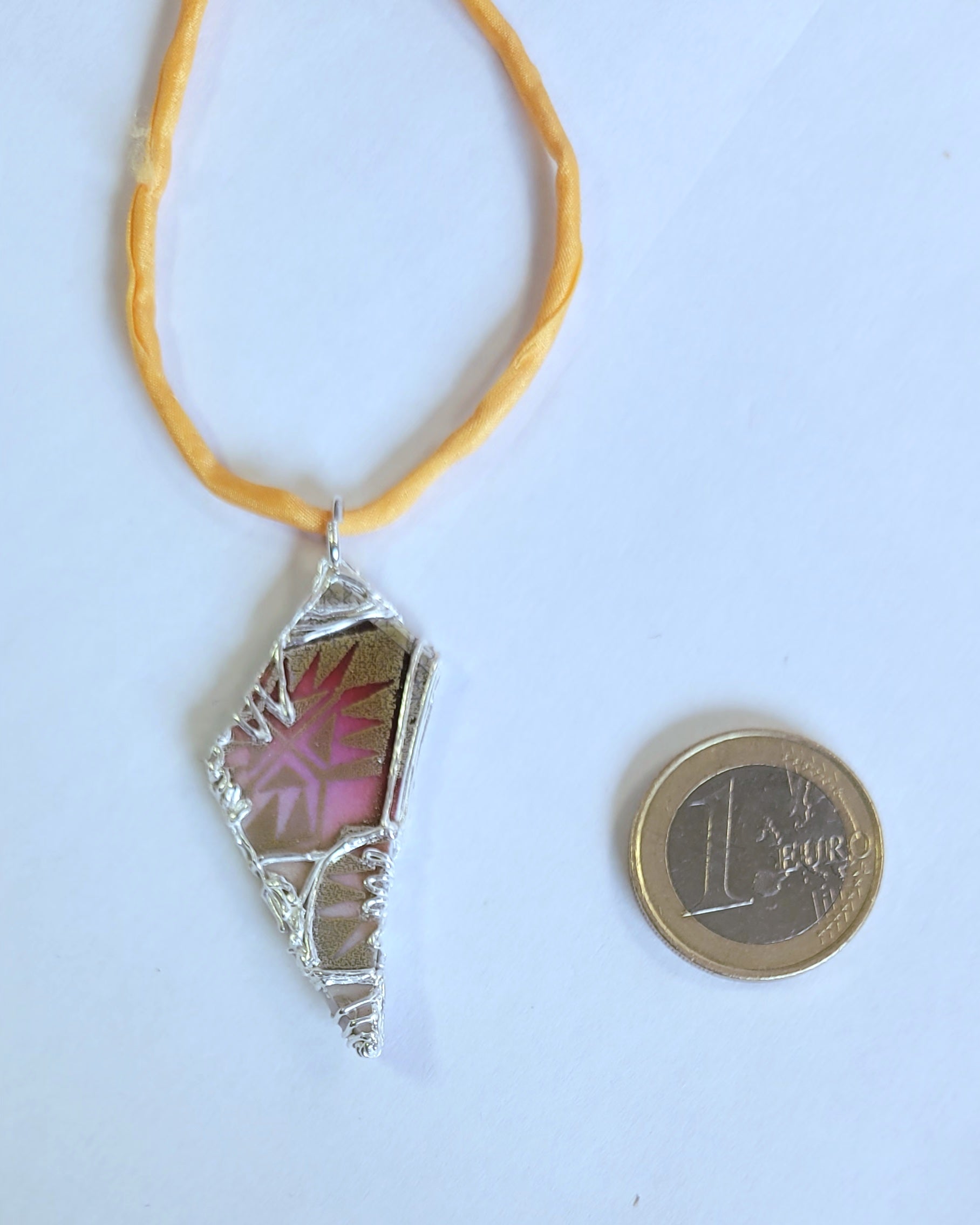 Porzellan-Kettenanhänger rot-gold | Silberfassung | Unikat Handarbeit