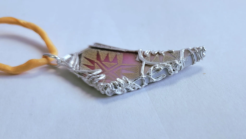 Porzellan-Kettenanhänger rot-gold | Silberfassung | Unikat Handarbeit