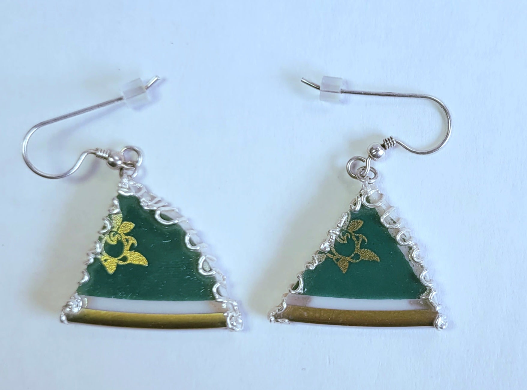 Porzellan-Ohrhänger grün-gold | Blumenmuster | Silberfassung Unikat