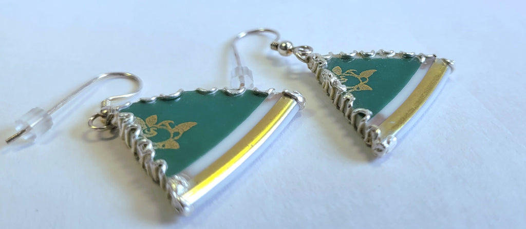 Porzellan-Ohrhänger grün-gold | Blumenmuster | Silberfassung Unikat