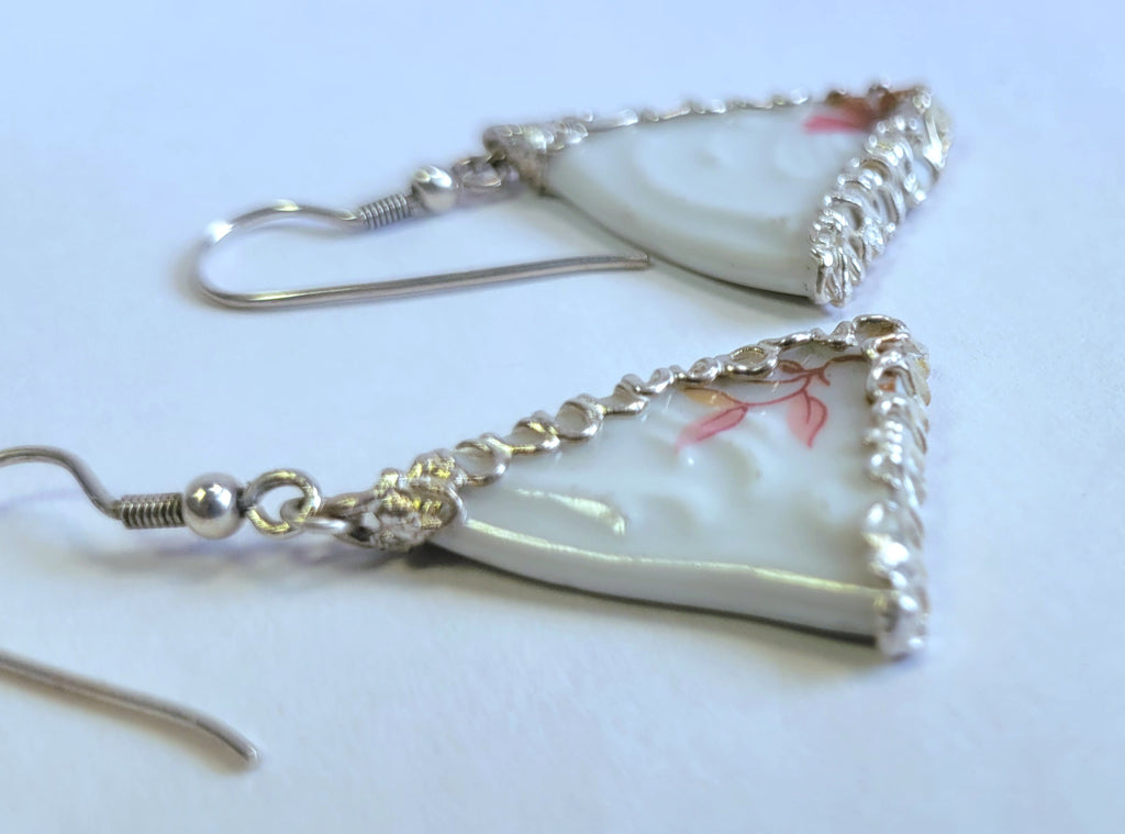 Porzellan-Ohrhänger weiß | Blumenmuster | Silberfassung Einzelstück