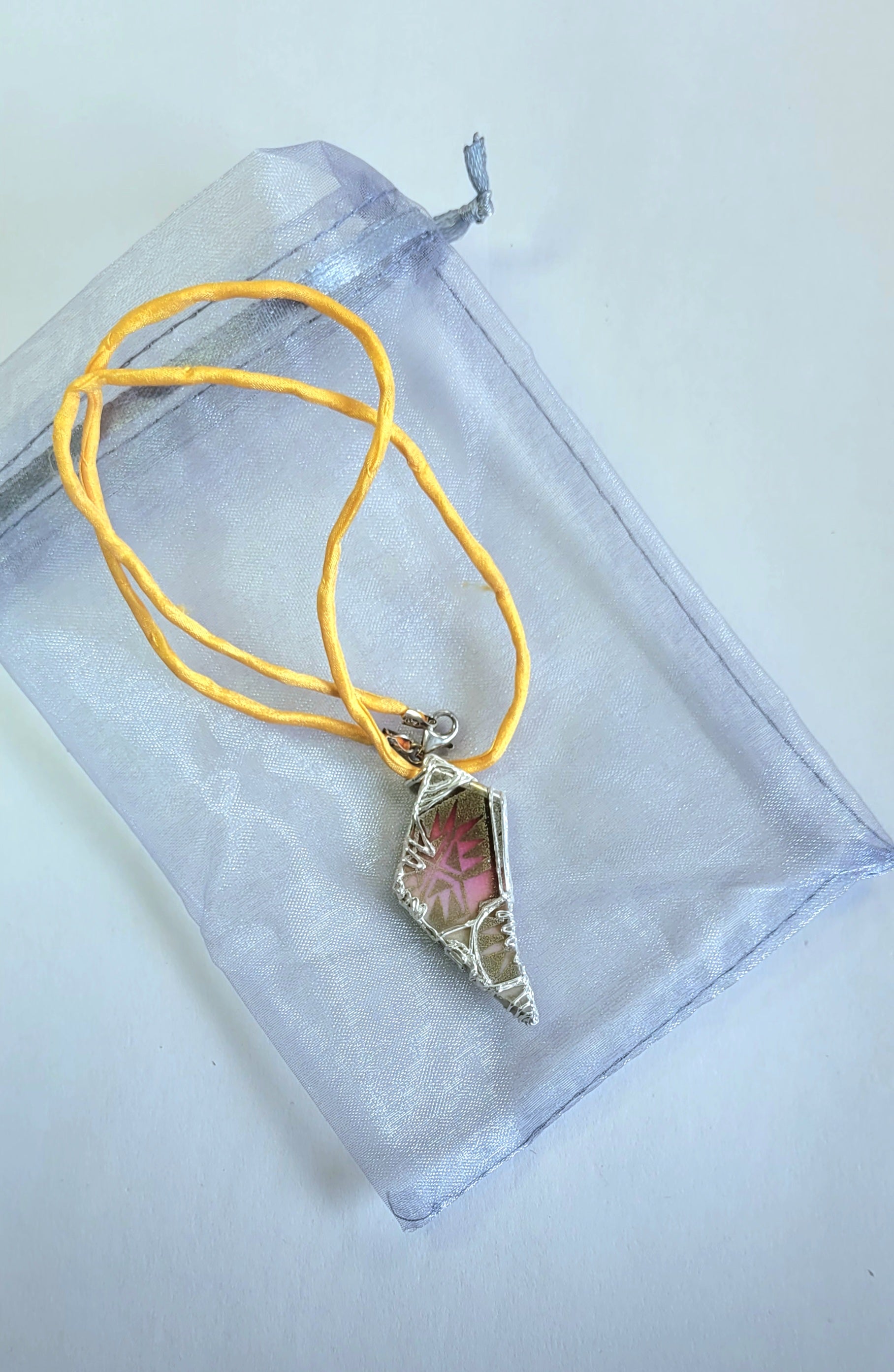 Porzellan-Kettenanhänger rot-gold | Silberfassung | Unikat Handarbeit