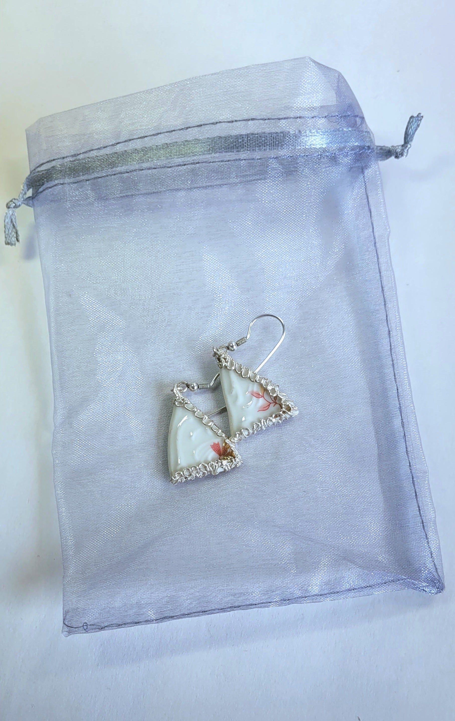 Porzellan-Ohrhänger weiß | Blumenmuster | Silberfassung Einzelstück