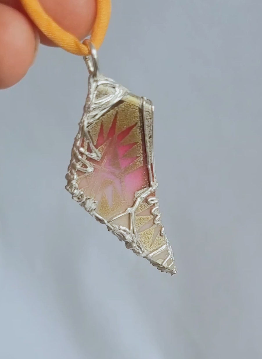 Porzellan-Kettenanhänger rot-gold | Silberfassung | Unikat Handarbeit